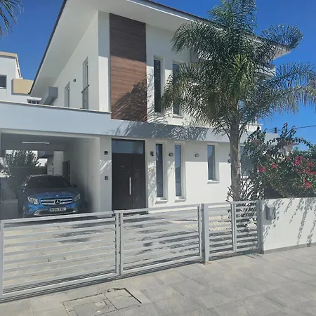 3 Bedroom Вилла